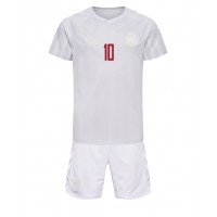 Danmark Christian Eriksen #10 Replika babykläder Bortaställ Barn VM 2022 Kortärmad (+ korta byxor)